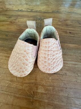 Designer freebird EUC LEATHER Slip-On Crocodile Moccasins in Blush Pink size 0